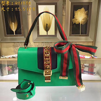 Gucci Sylvie shoulder bag in Green leather 421882