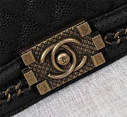 Chanel Boy handle Bag in Black with Gold hardware - 4