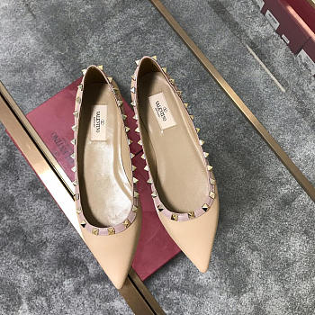 Valentino-Classic rivet single shoes  apricot