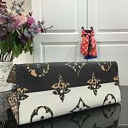 Onthego Handbag Black and white color，Monogram Printing - 2