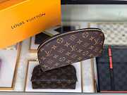 LV cosmetic clutch - 5