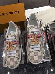 LV sneaker white with pink - 1