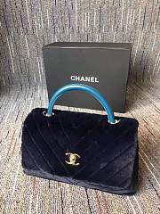 Chanel handbag in dark blue with fur - 6