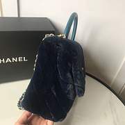 Chanel handbag in dark blue with fur - 5