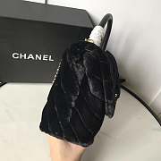 Chanel handbag in Black with fur - 5