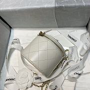 Spot Chanel Mini White 82088 Size 9x10x10 cm - 3