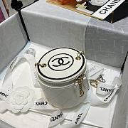 Spot Chanel Mini White 82088 Size 9x10x10 cm - 4