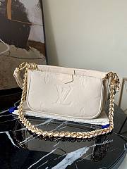 Multi Pochette Accessoires Giant Monogram Creme Leather M80447 Size 25x14.5x4.5 - 1