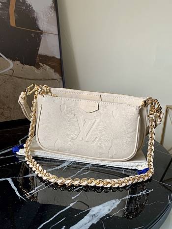 Multi Pochette Accessoires Giant Monogram Creme Leather M80447 Size 25x14.5x4.5