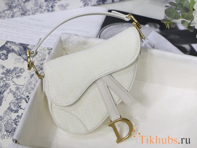 Dior-Classic Embroidery White M9001 Size 25.5x20x6.5 cm - 1