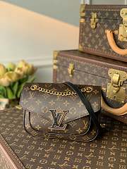 LV Passy handbag in Monogram canvas M45592 22x17x10 CM - 1