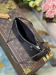 LV EASY POUCH ON STRAP Black M80471 Size 19x11.5x3 cm - 5