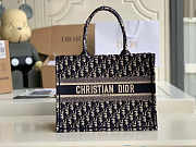 DIOR BOOK TOTE SMALL Blue Dior Oblique Embroidery M1296ZRIW_M928 Size 36.5x28x17.5 cm - 1