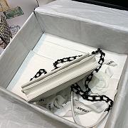 Details Chanel Classic Flap Bag White 81059 19 cm - 5