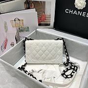 Details Chanel Classic Flap Bag White 81059 19 cm - 3