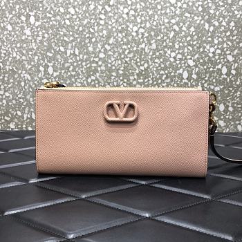 VALENTINO Garavani Logo Clutch Pink 060 Size 24.5 x 3 x 12 cm