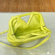 BV Triangle Bubble Bag Kiwi 44054 Size 24 × 16 × 8 cm - 3