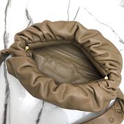 Bottega Veneta 20 New Cloud Bag Brown 6600 Size 31 x 12 x 16 cm - 4