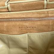 Bottega Veneta Medium Crossbow Bag Cream 33 x 27 x 14 cm - 2