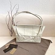 Bottega Veneta Medium Crossbow Bag White 33 x 27 x 14 cm - 1