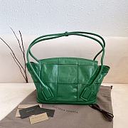 Bottega Veneta Medium Crossbow Bag Green 33 x 27 x 14 cm - 1