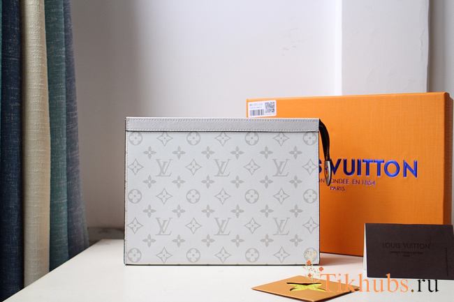 LV Pochette Voyage MM Monogram Eclipse in White M61692 Size 27 x 21 x 3 cm - 1