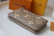 LV Double Zip Pochette Monogram Embossing Brown M69203 Size 20 x 12.5 x 3 cm - 6