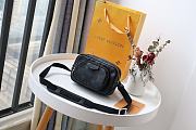 Louis Vuitton Outdoor Pouch Black M30755 Size 15 x 9 x 7 cm - 4