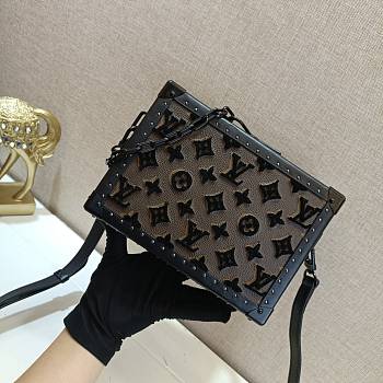 Louis Vuitton Clutch Box M20233 Size 25 x 18 x 10 cm