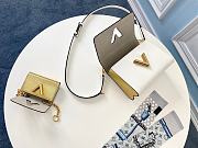 Louis Vuitton Twist Handbag White M50280 Size 23 x 18 x 8 cm  - 4