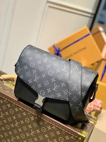 LV New Messenger Louis Vuitton M30746 Size 29 x 23 x 11.5 cm