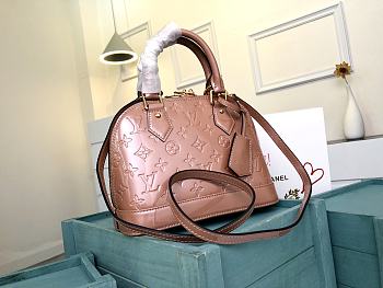 LV Alma BB Handbag M91585 Size 25 x 19 x 11 cm