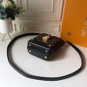 Louis Vuitton Monogram Reverse Bento Box Bag M43518 Size 15 x 16 x 7 cm - 5