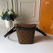 Louis Vuitton Monogram Reverse Bento Box Bag M43518 Size 15 x 16 x 7 cm - 4