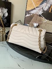 LV New Wave Chain Bag H24 White M58552 Size 24 x 14 x 9 cm - 4