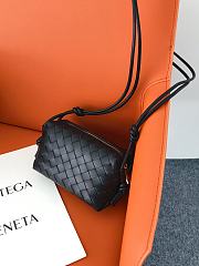 Bottega Veneta Small Messenger Bag Black 666683 Size 17 x 10 x 6 cm - 2