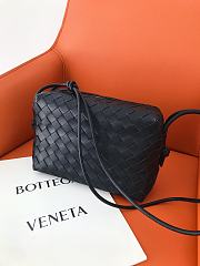 Bottega Veneta Small Messenger Bag Black 666689 Size 22 x 15 x 8 cm - 1