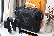 Louis Vuitton Flight Case LV Postman M57287 Size 26 x 20 x 6 cm - 1