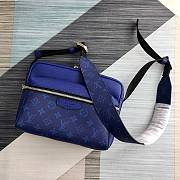 Louis Vuitton Outdoor Messenger Taiga Blue M30233 Size 29.5 x 20 x 10.5 cm - 1