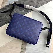 Louis Vuitton Outdoor Messenger Taiga Blue M30233 Size 29.5 x 20 x 10.5 cm - 2