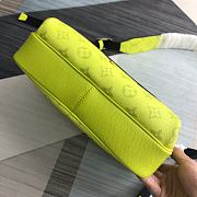 Louis Vuitton Outdoor Messenger Taiga Yellow M30233 Size 29.5 x 20 x 10.5 cm - 4