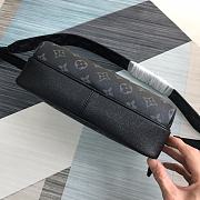 Louis Vuitton Outdoor Messenger Taiga Black M30233 Size 29.5 x 20 x 10.5 cm - 5