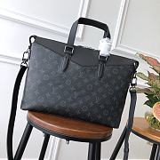 Louis Vuitton Briefcase Explorer M40566 Size 39 x 30 x 10 cm - 1