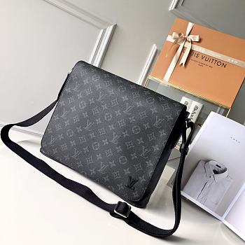 Louis Vuitton District MM Messenger M44001 Size 26 x 32 x 8 cm