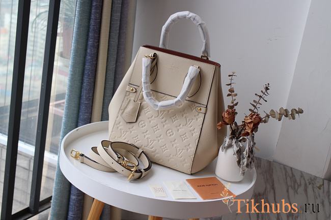 Louis Vuitton Fold Tote MM Embossing White M45409 Size 23 x 28 x 19 cm - 1