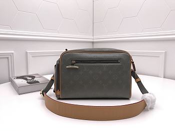 Louis Vuitton Monogram Titanium Canvas Camera Bag M43884 Size 32 x 20 x 11 cm