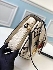 Louis Vuitton LV Crafty Pochette Metis M45384 Size 25 x 19 x 7 cm - 2