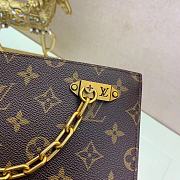 Louis Vuitton LV Chain Clutch M55646 Size 25 x 15.7 x 1 cm - 4