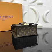 LV Wynwood Monogram Vernis M90566 Size 21 x 14 x 9 cm - 6