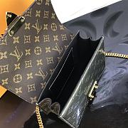 LV Wynwood Monogram Vernis M90566 Size 21 x 14 x 9 cm - 2